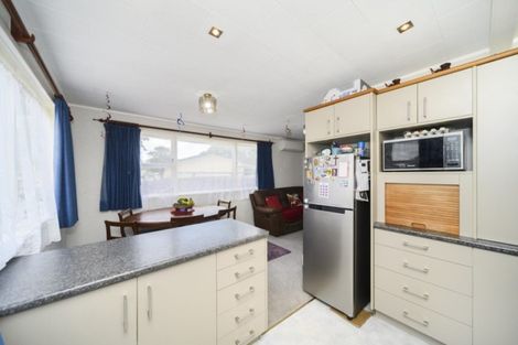 Photo of property in 33 Suzanne Grove, Kelvin Grove, Palmerston North, 4414