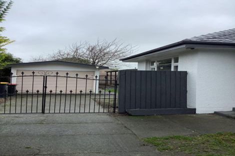 Photo of property in 18 Avonhead Road, Avonhead, Christchurch, 8042