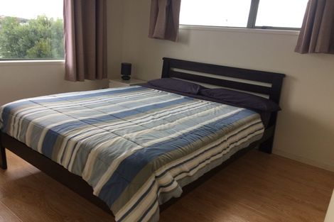 Photo of property in 2/5 Kilham Avenue, Northcote, Auckland, 0627