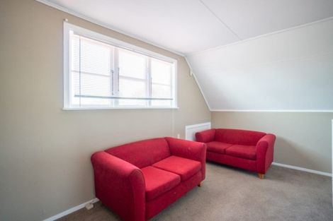 Photo of property in 28 Oxford Street, Hokowhitu, Palmerston North, 4410