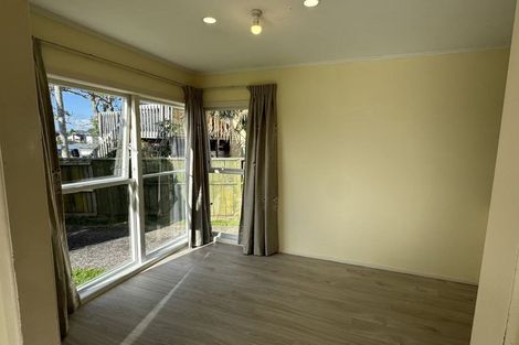 Photo of property in 21 Normandy Place, Henderson, Auckland, 0610