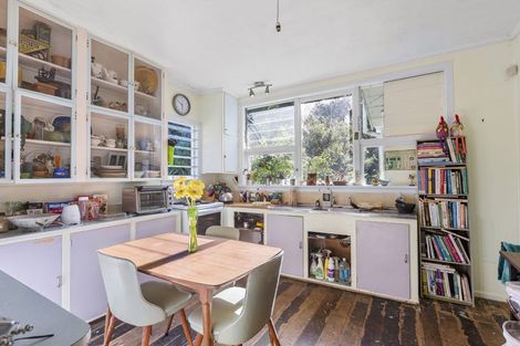 Photo of property in 18 Western Road, Laingholm, Auckland, 0604