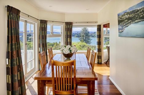 Photo of property in 2 Seaview Road, Paremata, Porirua, 5024