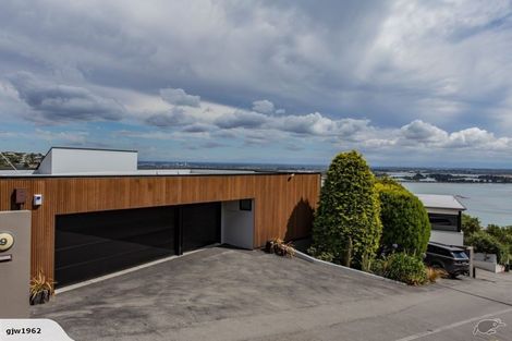 Photo of property in 9 Inverness Lane, Redcliffs, Christchurch, 8081