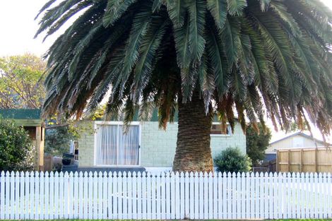 Photo of property in 37 Walton Road, Paraparaumu Beach, Paraparaumu, 5032