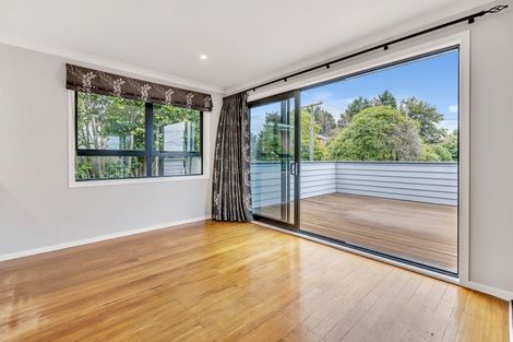 Photo of property in 2/16 Hillcrest Avenue, Hillcrest, Auckland, 0627