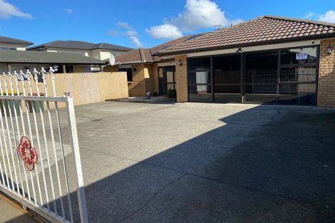 Photo of property in 60a Cambridge Terrace, Papatoetoe, Auckland, 2025