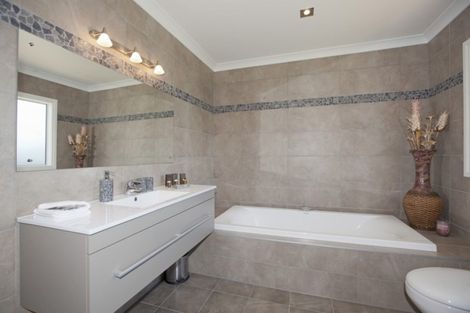 Photo of property in 20 Derham Road, Te Horo, Otaki, 5581