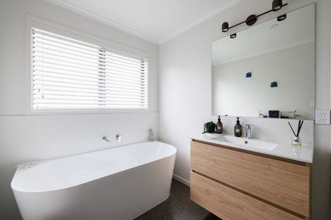 Photo of property in 14d Rose Leigh Drive, Cambridge, 3434