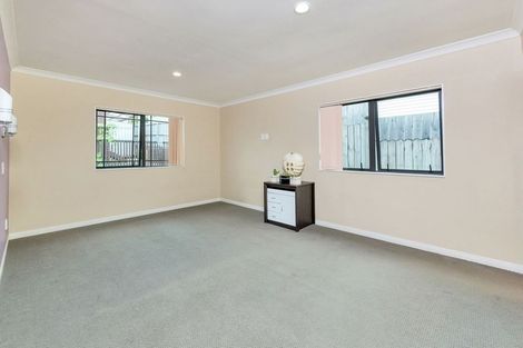Photo of property in 2/890 East Coast Road, Northcross, Auckland, 0630