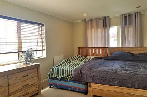Photo of property in 16 Tavua Lane, Ranui, Auckland, 0612