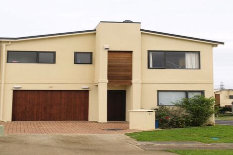 Photo of property in 23 Spalding Rise, Golflands, Auckland, 2013