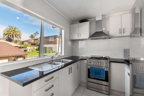 Photo of property in 2/21 Te Atatu Road, Te Atatu South, Auckland, 0610