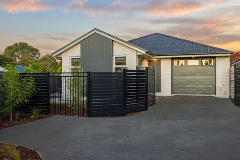 Photo of property in 8c Wychwood Crescent, Bishopdale, Christchurch, 8053