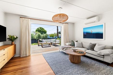 Photo of property in 12 Nimon Street, Havelock North, 4130