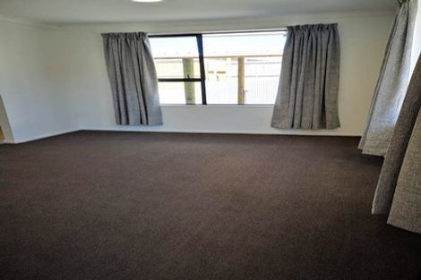 Photo of property in 2/471 Wairakei Road, Burnside, Christchurch, 8053