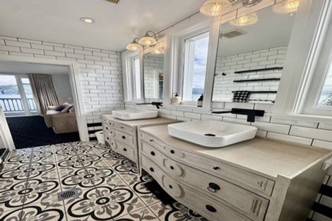 Photo of property in 322 Oriental Parade, Oriental Bay, Wellington, 6011