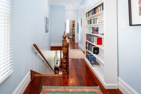 Photo of property in 33 Grove Road, Kelburn, Wellington, 6012