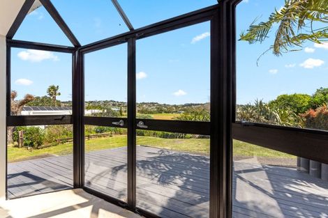 Photo of property in 10 Ardern Avenue, Stanmore Bay, Whangaparaoa, 0932