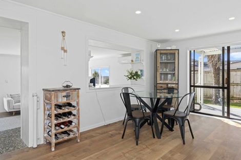 Photo of property in 3 Crispe Road, Clarks Beach, 2122