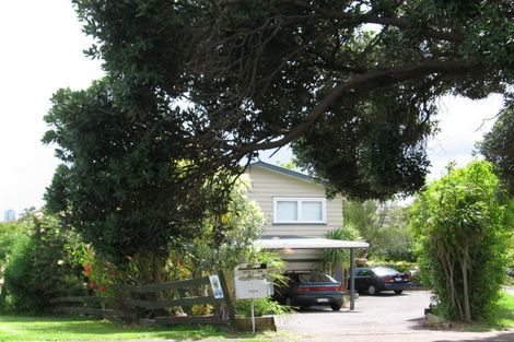 Photo of property in 24 Heath Avenue, Northcote, Auckland, 0627