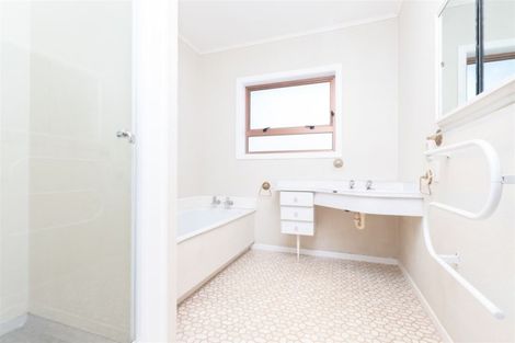 Photo of property in 24 Forest Lake Road, Forest Lake, Hamilton, 3200