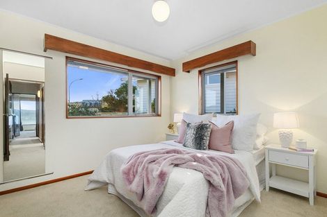 Photo of property in 5 Mataroa Avenue, Northland, Wellington, 6012