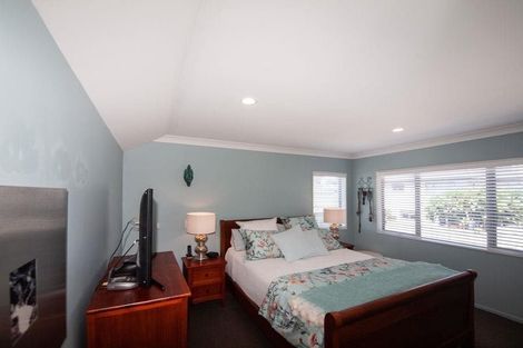 Photo of property in 4a Erlestoke Crescent, Churton Park, Wellington, 6037