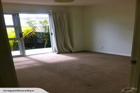 Photo of property in 2/230 Point Chevalier Road, Point Chevalier, Auckland, 1022