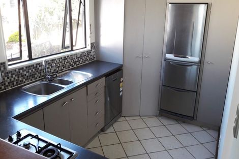 Photo of property in 19 Chivalry Road, Glenfield, Auckland, 0629