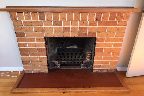 Photo of property in 23 Clairville Crescent, Wai O Taiki Bay, Auckland, 1072