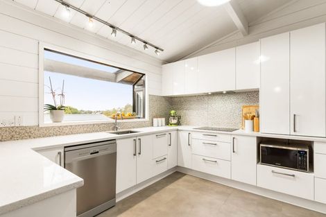 Photo of property in 32 Mcdowell Crescent, Hillcrest, Auckland, 0627