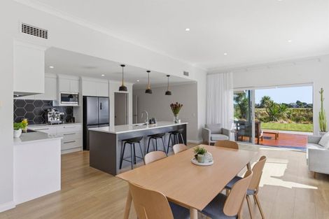 Photo of property in 11 Taranui Way, Paraparaumu Beach, Paraparaumu, 5032