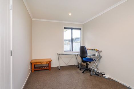 Photo of property in 16 Lorenzo Place, Kelvin Grove, Palmerston North, 4414