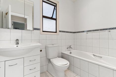 Photo of property in 4 Mckenzie Terrace, Carterton, 5713