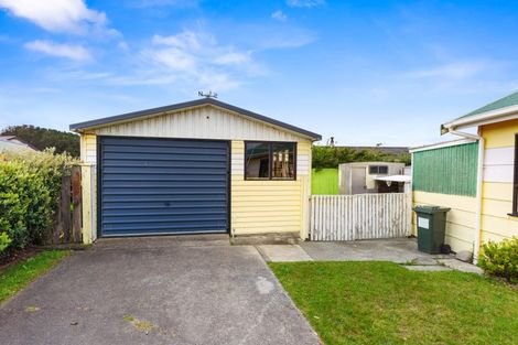 Photo of property in 13 Hewson Crescent, Otaki Beach, Otaki, 5512
