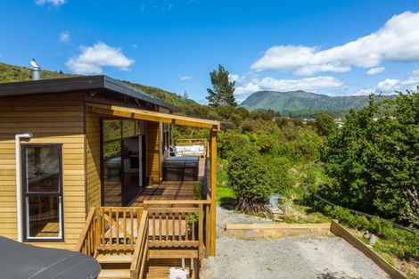 Photo of property in 30 Waimarama Street, Waikawa, Picton, 7220