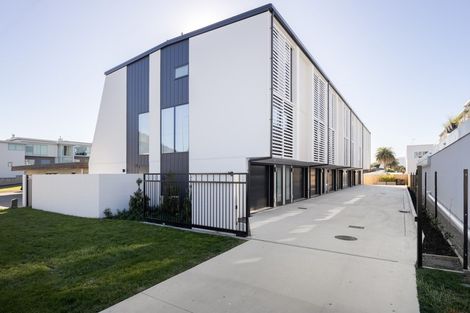 Photo of property in 3/17 Victoria Road, Mount Maunganui, 3116