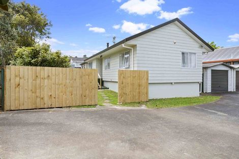 Photo of property in 1/6 De Quincey Terrace, Highland Park, Auckland, 2010