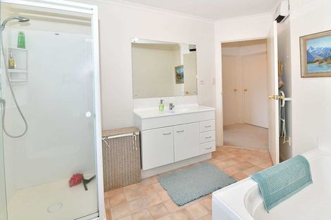 Photo of property in 3 Chesterfield Way, Orewa, 0931