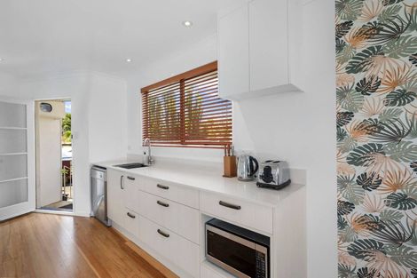 Photo of property in 25 Felgrove Street, Glendene, Auckland, 0602