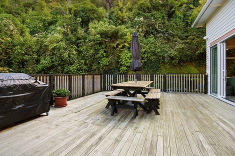 Photo of property in 6 Thomas Hook Street, Tawa, Wellington, 5028
