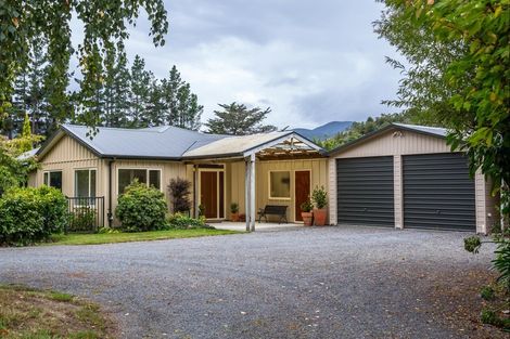 Photo of property in 1789 State Highway 2, Kaitoke, Upper Hutt, 5018