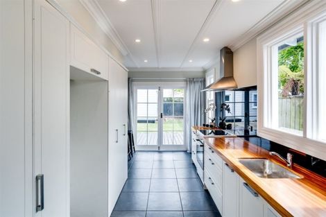 Photo of property in 80 Vigor Brown Street, Napier South, Napier, 4110