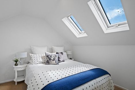 Photo of property in 2/62 Target Road, Totara Vale, Auckland, 0629