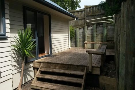 Photo of property in 16 Landow Place, Henderson, Auckland, 0612