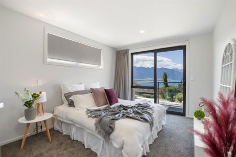 Photo of property in 54d Wynyard Crescent, Fernhill, Queenstown, 9300