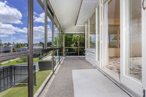 Photo of property in 38 Blakeborough Drive, Forrest Hill, Auckland, 0620