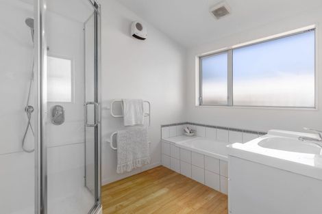 Photo of property in 102 Weggery Drive, Waikanae Beach, Waikanae, 5036