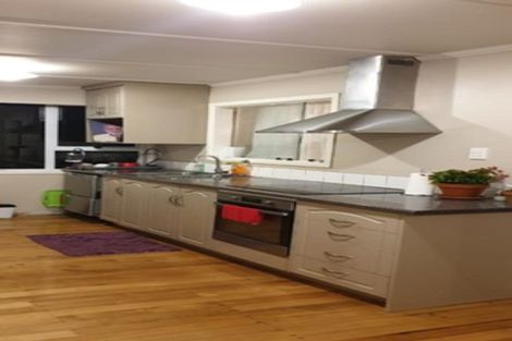 Photo of property in 2 Kelkirk Street, Kelston, Auckland, 0602